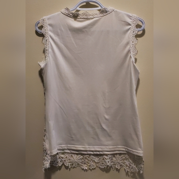 ☆ 3/35$ | White Sleeveless Crew Neck Lace Top In Size Large - Picture 4 of 7